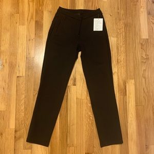 NWT Lululemon “on the move” pants size 2 black